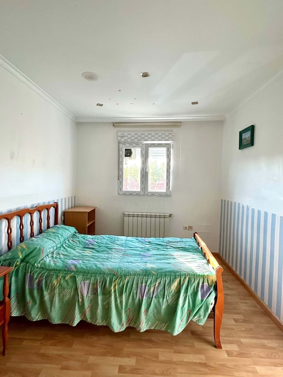 4 soverom Rekkehus til salgs i Leon by - € 178 900 (Ref: 9991400)