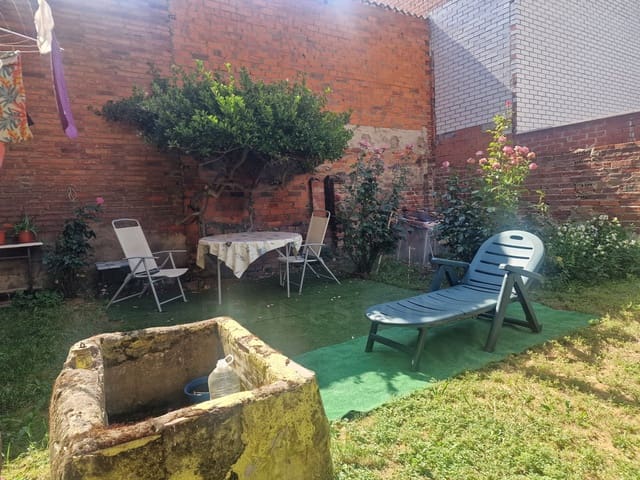 12 bedroom Townhouse for sale in León city - € 155,000 (Ref: 9991401)
