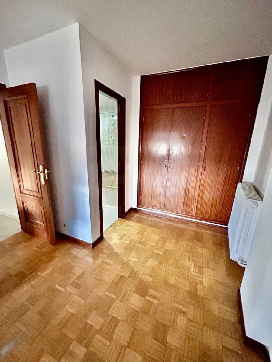 Ático de 3 habitaciones en León ciudad en venta - 90.000 € (Ref: 9991402)