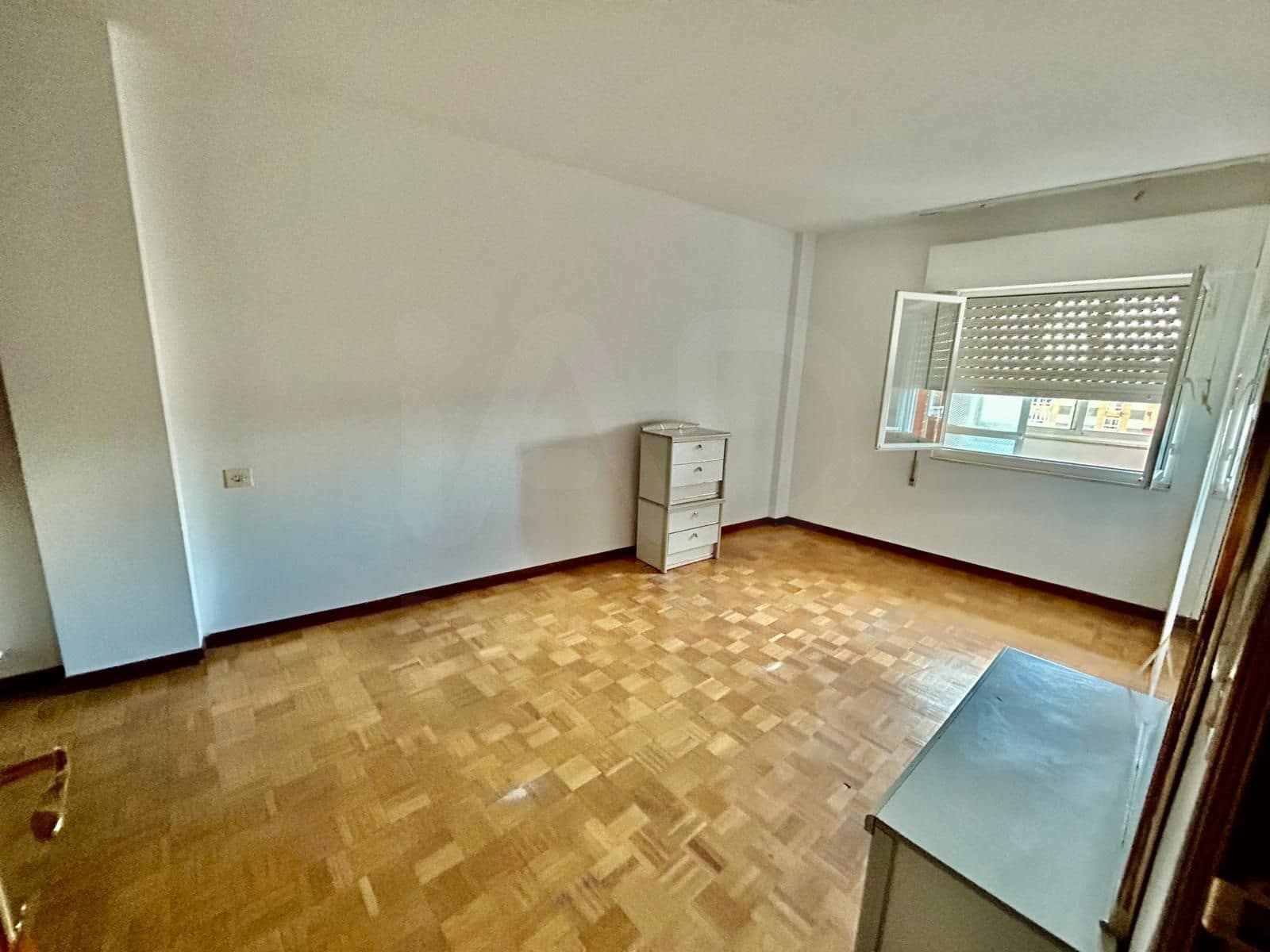 Ático de 3 habitaciones en León ciudad en venta - 90.000 € (Ref: 9991402)