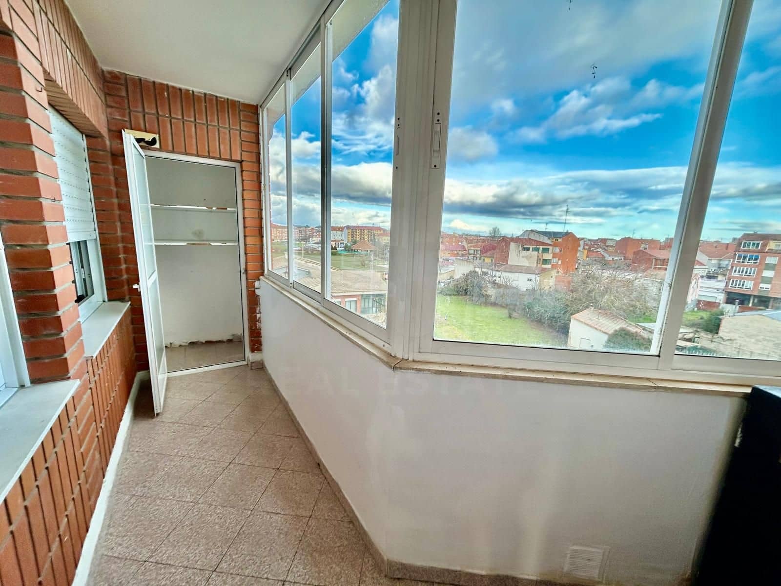 Ático de 3 habitaciones en León ciudad en venta - 90.000 € (Ref: 9991402)