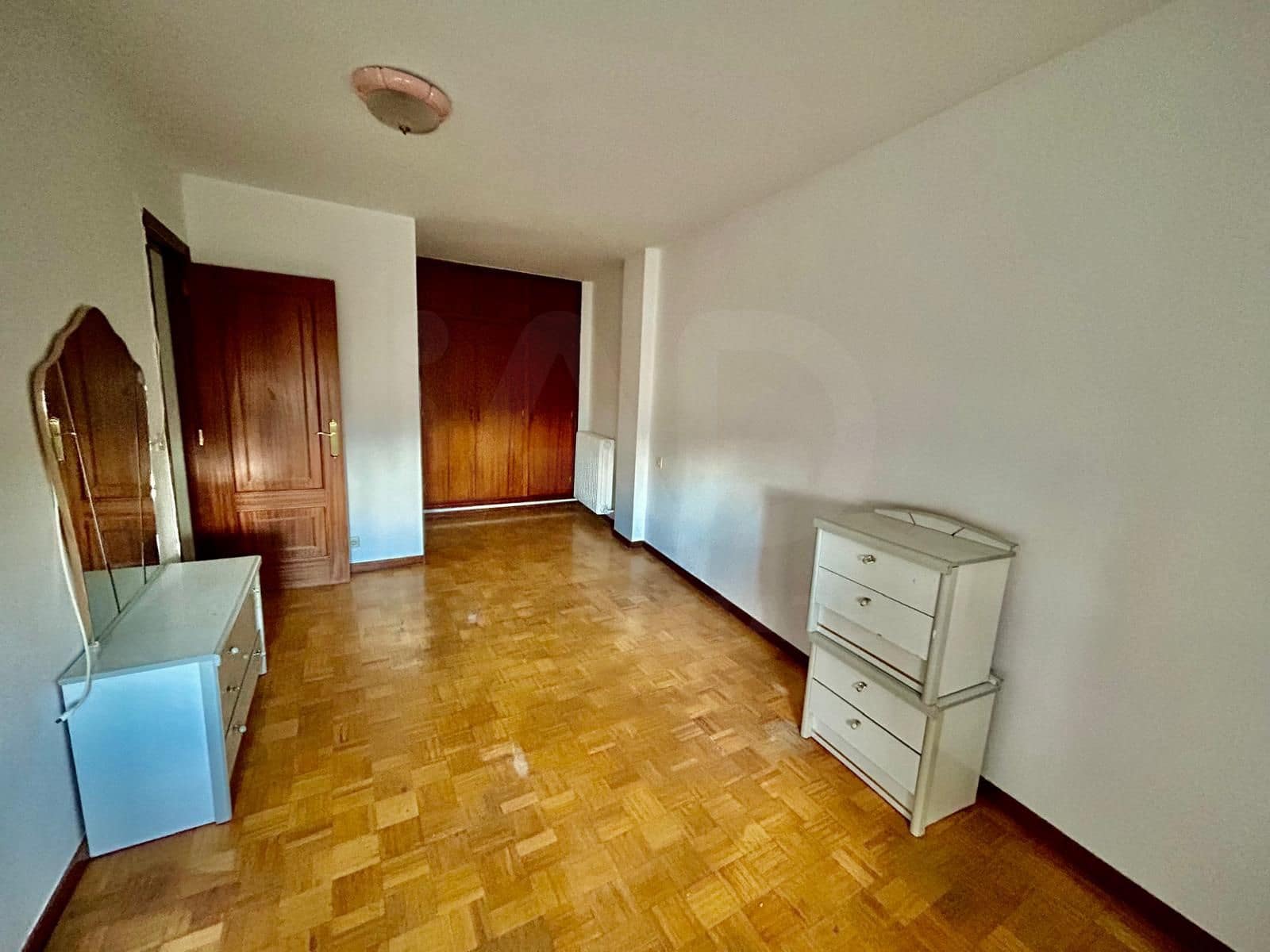 Ático de 3 habitaciones en León ciudad en venta - 90.000 € (Ref: 9991402)