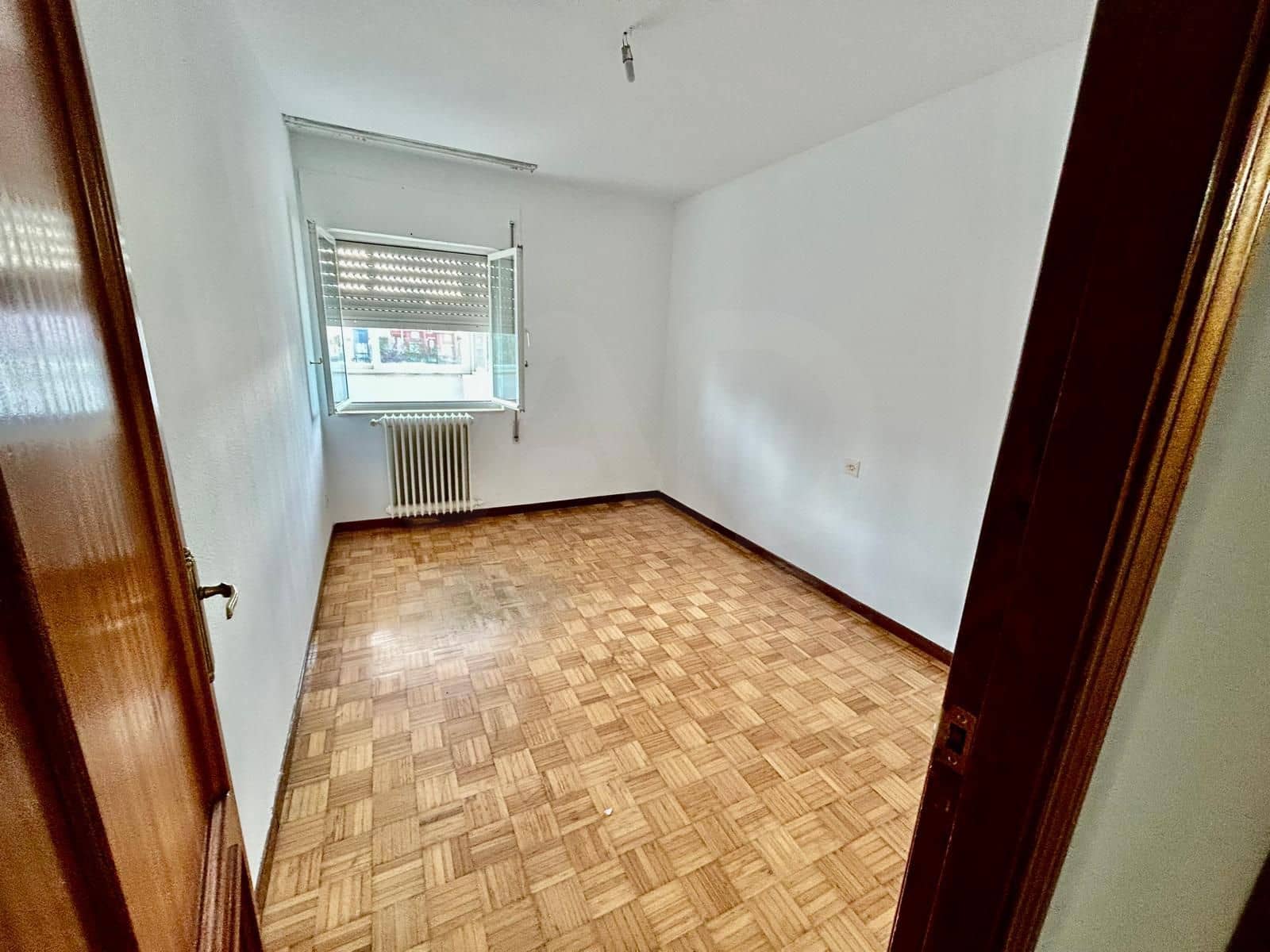 Ático de 3 habitaciones en León ciudad en venta - 90.000 € (Ref: 9991402)