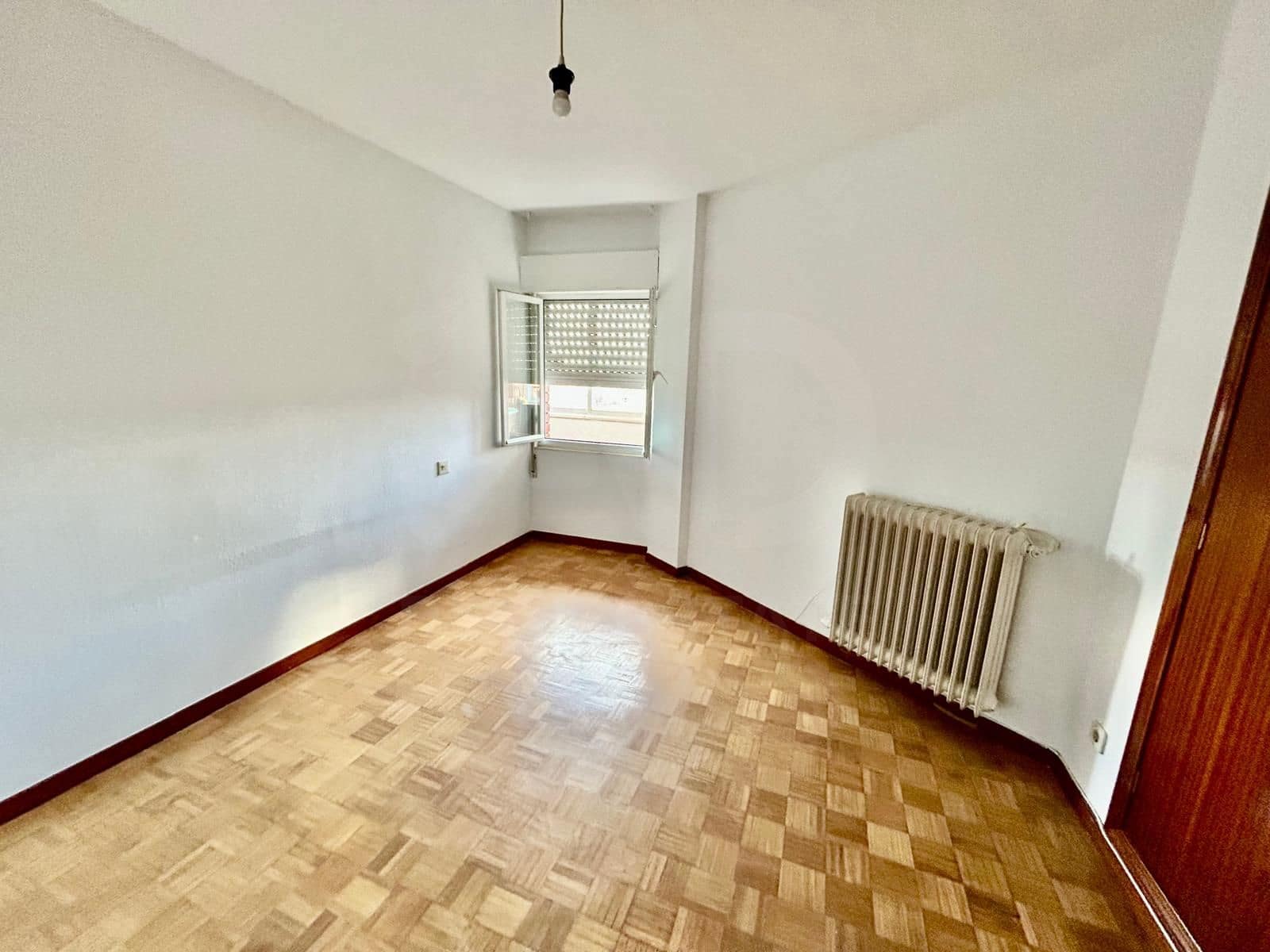 Ático de 3 habitaciones en León ciudad en venta - 90.000 € (Ref: 9991402)
