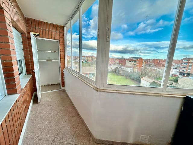 3 bedroom Penthouse for sale in León city - € 90,000 (Ref: 9991402)