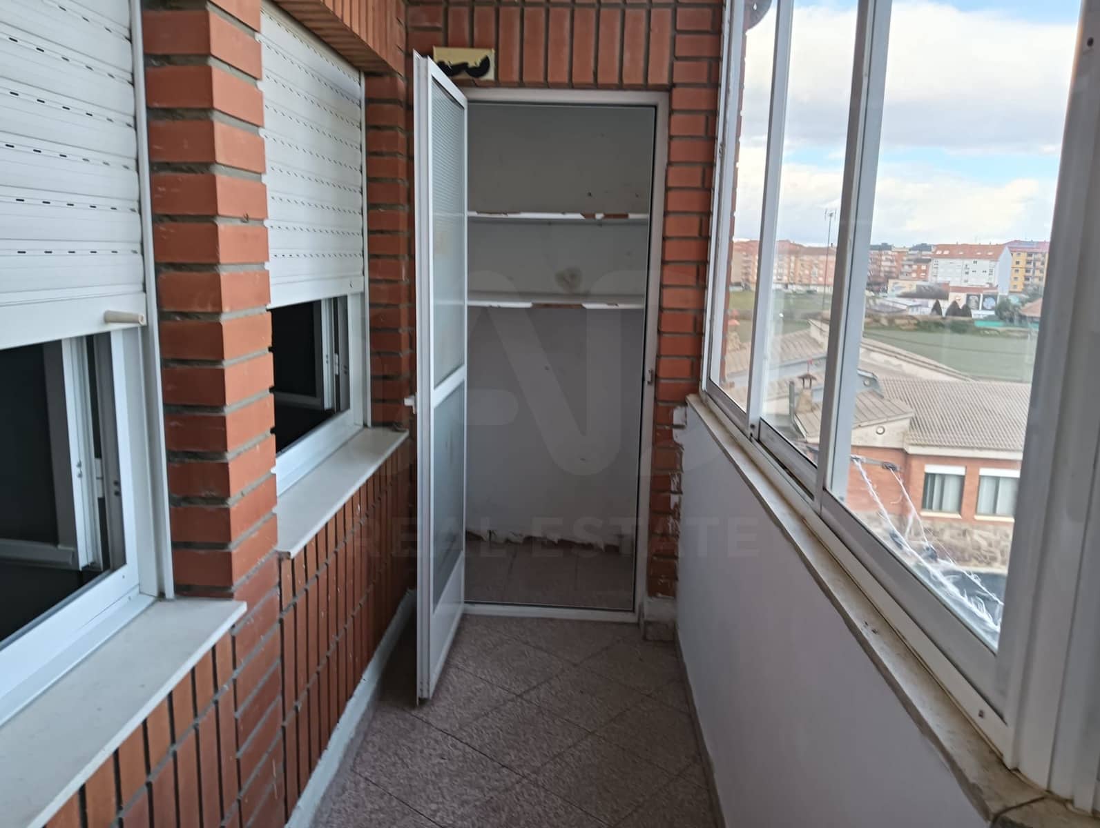 Ático de 3 habitaciones en León ciudad en venta - 90.000 € (Ref: 9991402)