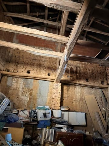 Hus til salgs i Leon by - € 45 000 (Ref: 9991403)