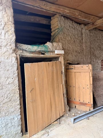 Hus til salgs i Leon by - € 45 000 (Ref: 9991403)
