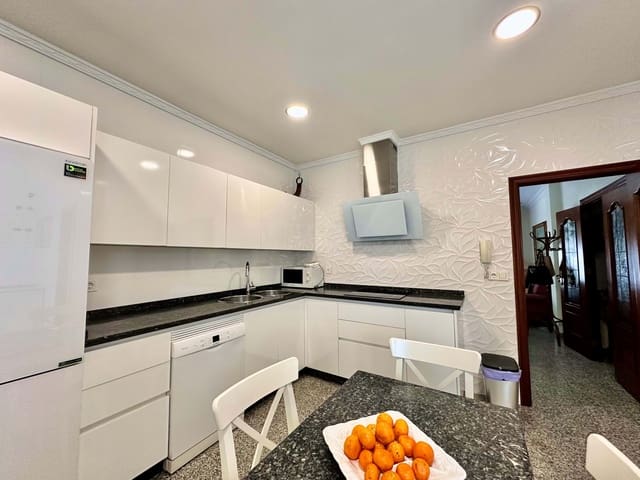 4 Zimmer Apartment zu verkaufen in Huelva Stadt - 285.000 € (Ref: 9991406)