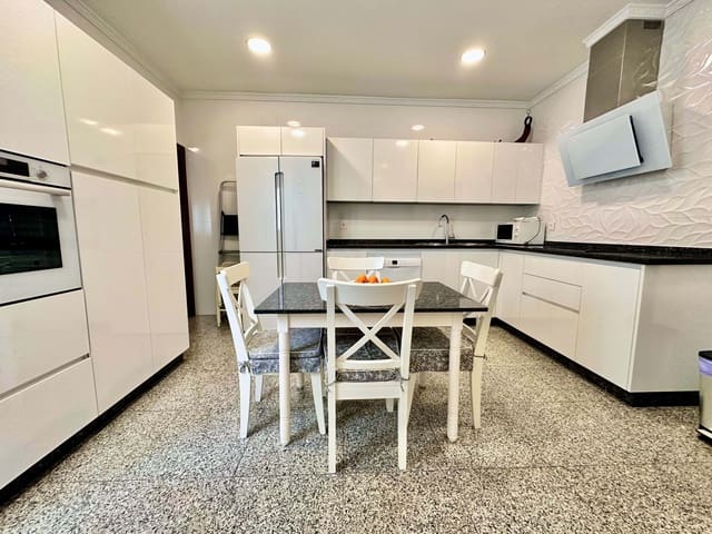 4 Zimmer Apartment zu verkaufen in Huelva Stadt - 285.000 € (Ref: 9991406)
