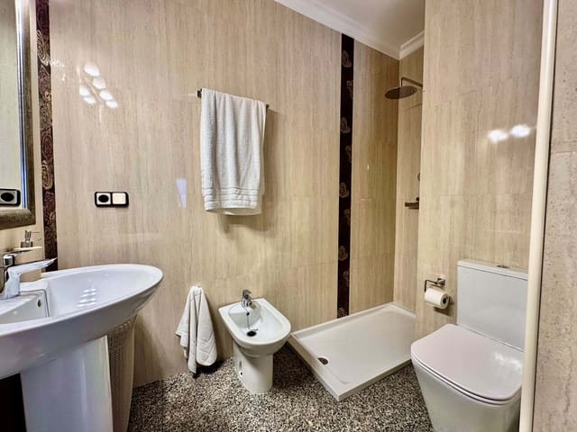 4 Zimmer Apartment zu verkaufen in Huelva Stadt - 285.000 € (Ref: 9991406)