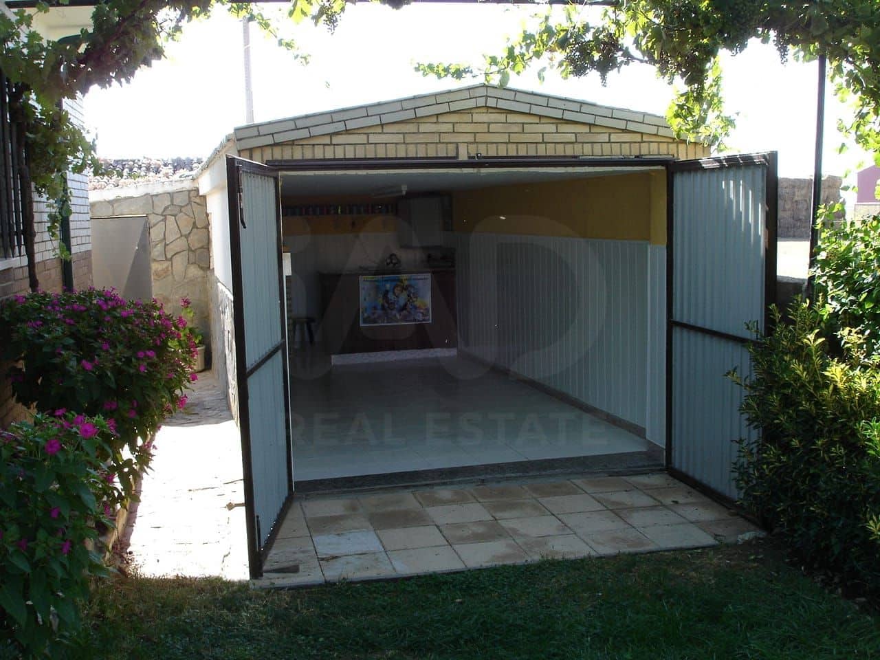 3 slaapkamer Huis te koop in Leon stad met garage - € 99.000 (Ref: 9991407)
