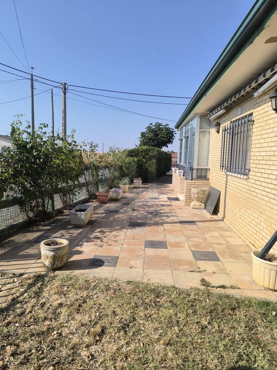 3 slaapkamer Huis te koop in Leon stad met garage - € 99.000 (Ref: 9991407)