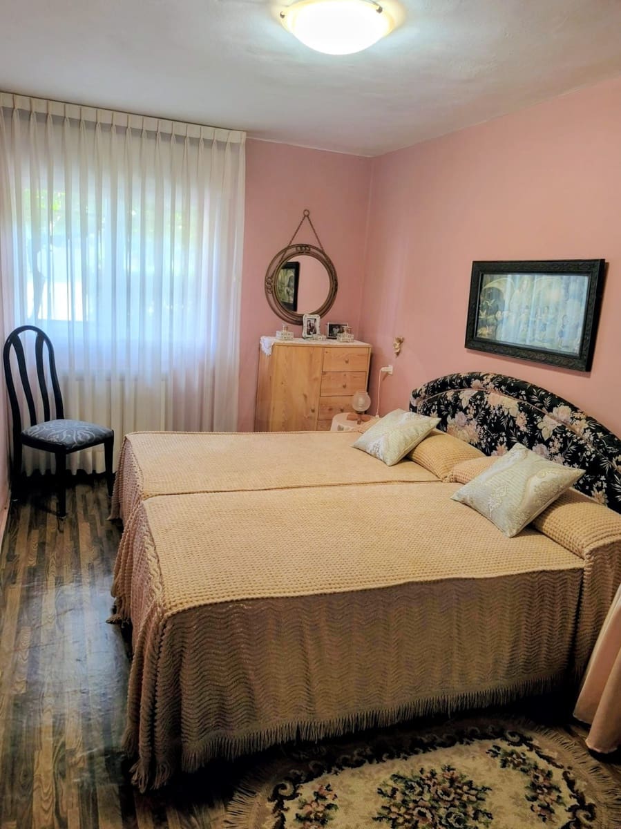 3 slaapkamer Huis te koop in Leon stad met garage - € 99.000 (Ref: 9991407)