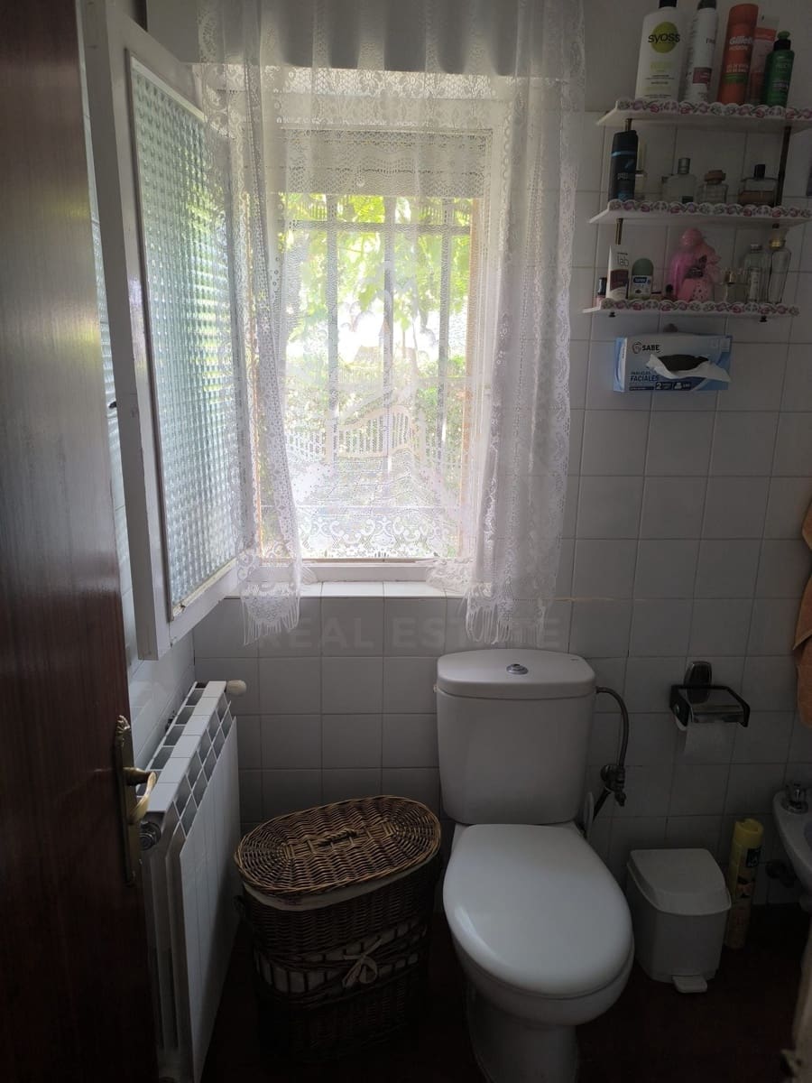 3 slaapkamer Huis te koop in Leon stad met garage - € 99.000 (Ref: 9991407)