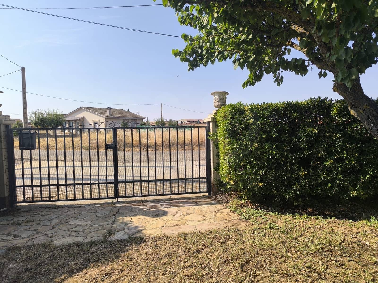 3 slaapkamer Huis te koop in Leon stad met garage - € 99.000 (Ref: 9991407)