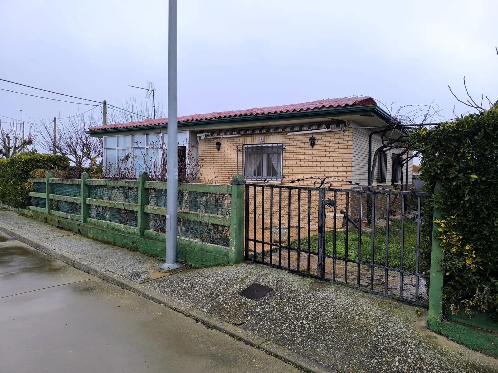 3 slaapkamer Huis te koop in Leon stad met garage - € 99.000 (Ref: 9991407)
