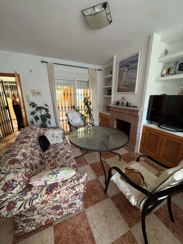 4 soverom Rekkehus til salgs i Huelva by med svømmebasseng garasje - € 365 000 (Ref: 9991410)