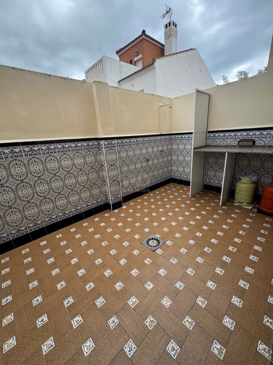 4 soverom Rekkehus til salgs i Huelva by med svømmebasseng garasje - € 365 000 (Ref: 9991410)