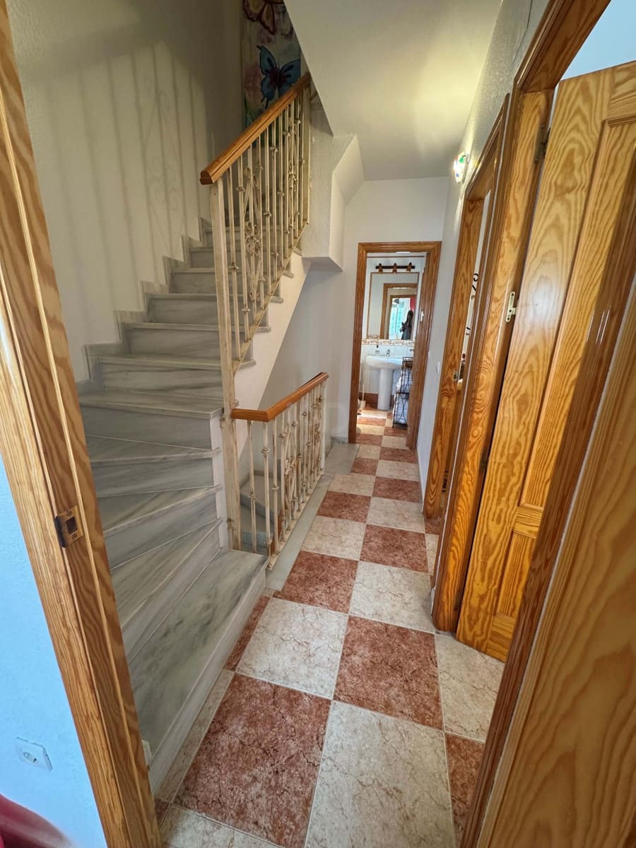 4 soverom Rekkehus til salgs i Huelva by med svømmebasseng garasje - € 365 000 (Ref: 9991410)