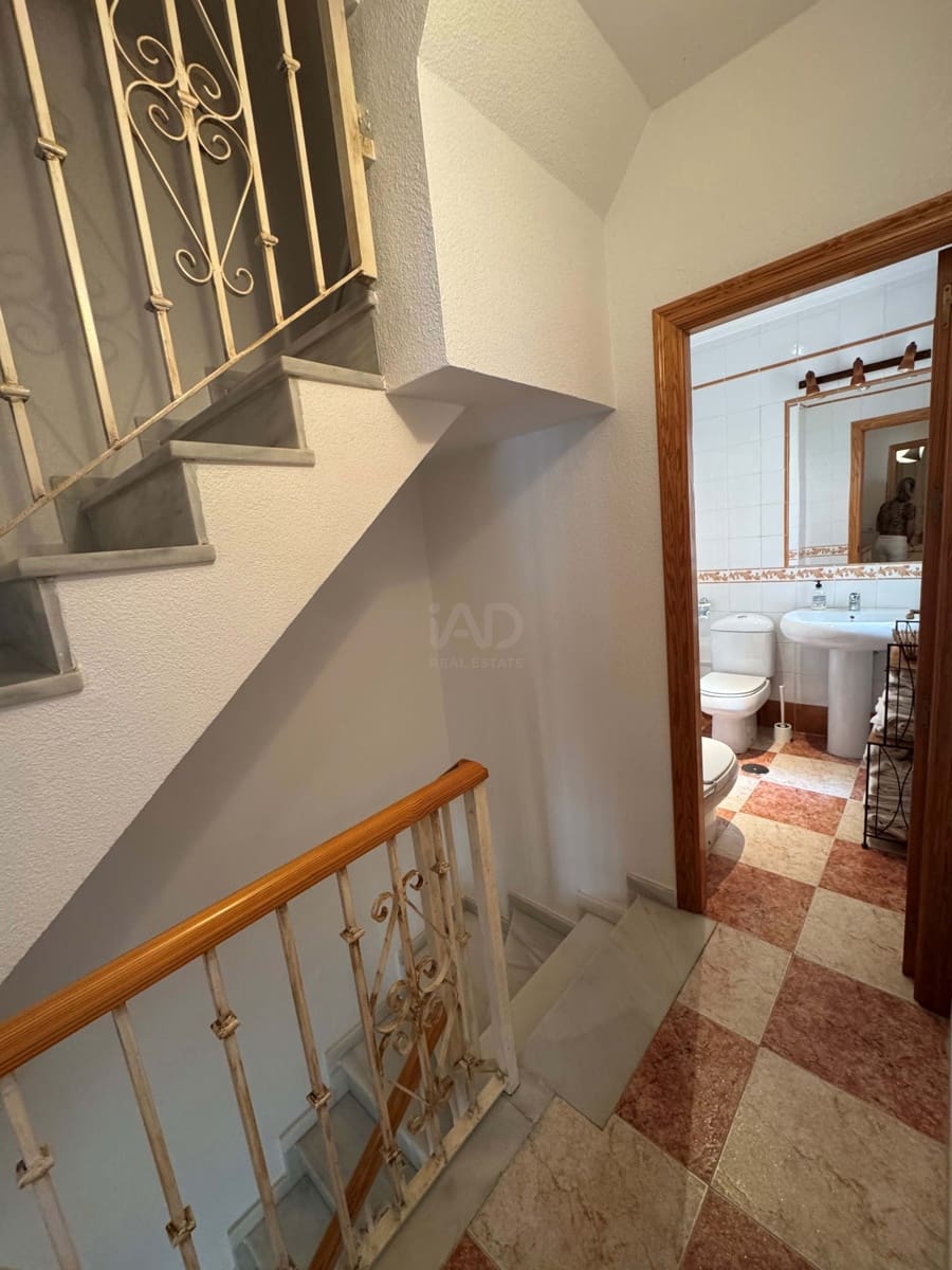 4 soverom Rekkehus til salgs i Huelva by med svømmebasseng garasje - € 365 000 (Ref: 9991410)