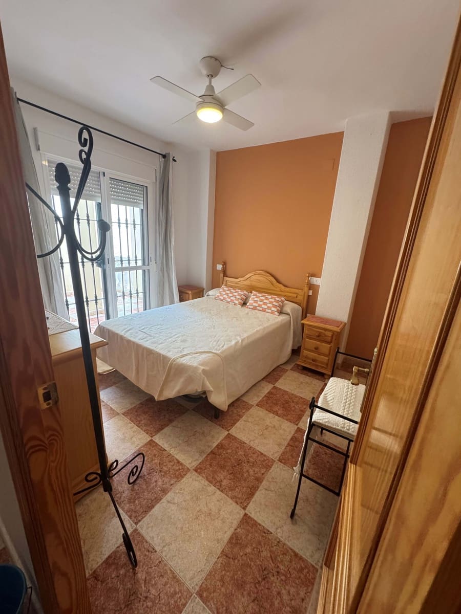 4 soverom Rekkehus til salgs i Huelva by med svømmebasseng garasje - € 365 000 (Ref: 9991410)
