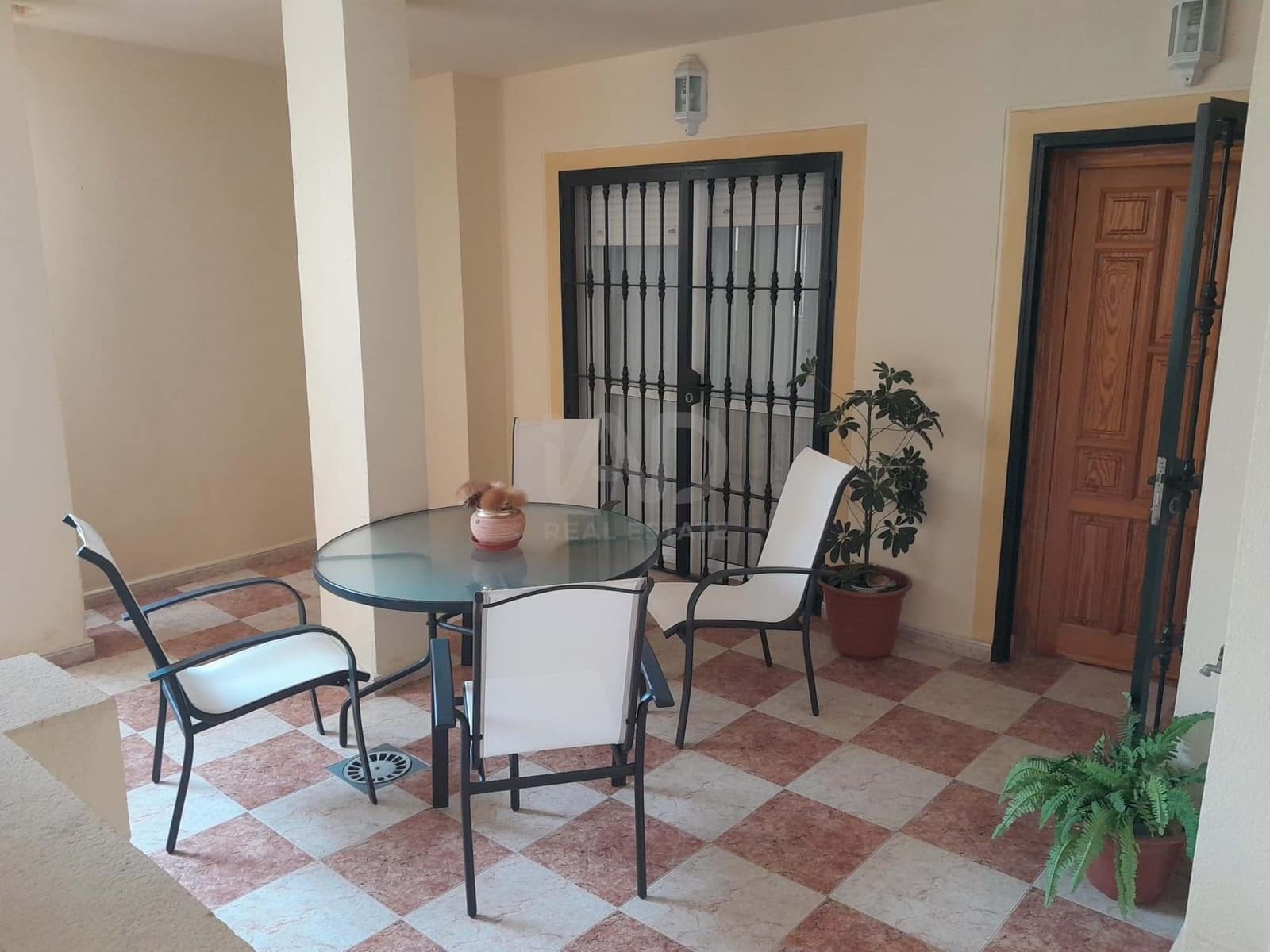 4 soverom Rekkehus til salgs i Huelva by med svømmebasseng garasje - € 365 000 (Ref: 9991410)