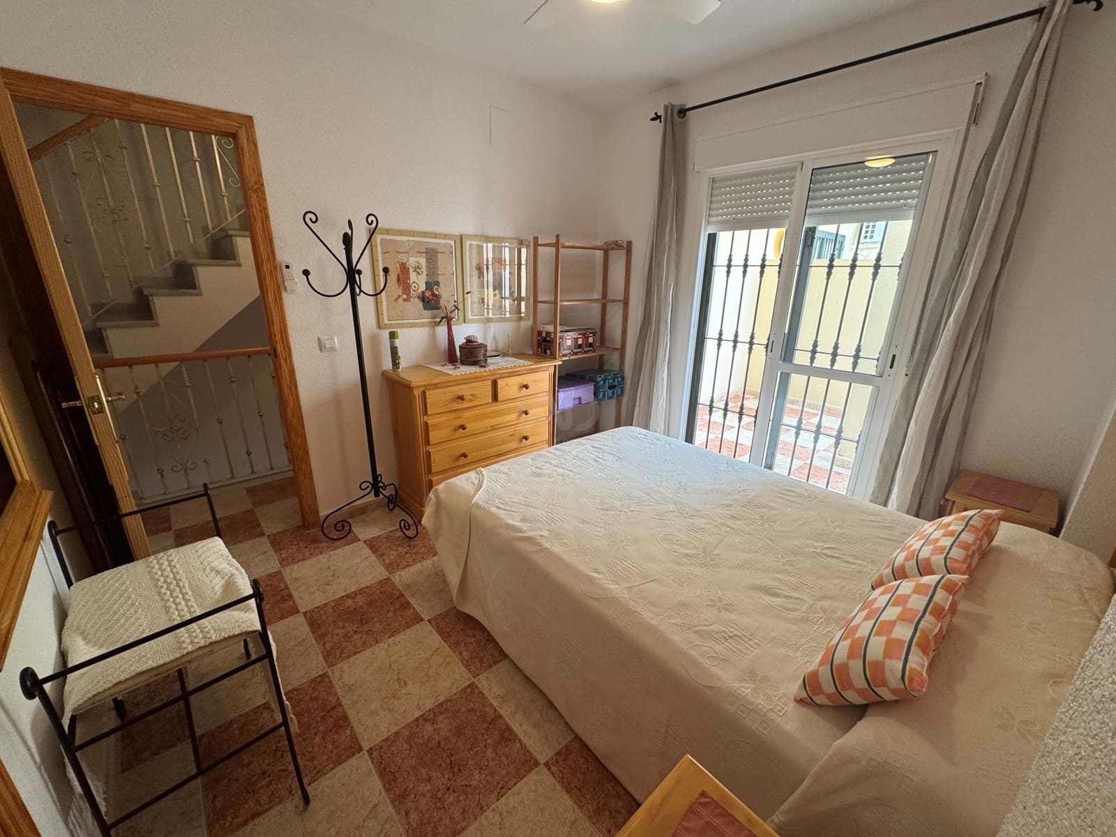 4 soverom Rekkehus til salgs i Huelva by med svømmebasseng garasje - € 365 000 (Ref: 9991410)