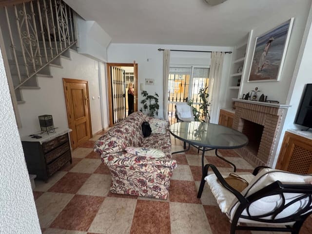 4 soverom Rekkehus til salgs i Huelva by med svømmebasseng garasje - € 365 000 (Ref: 9991410)