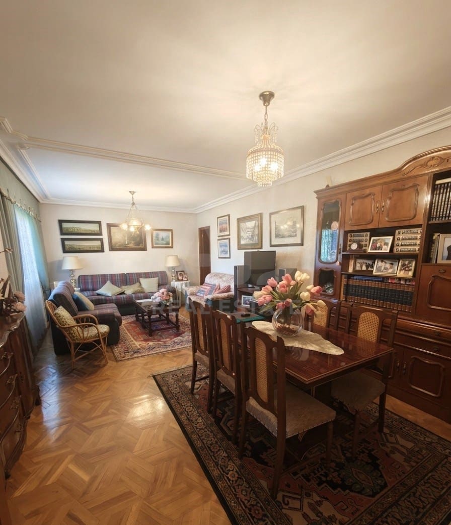 6 Zimmer Haus zu verkaufen in Leon Stadt mit Garage - 139.900 € (Ref: 9991413)