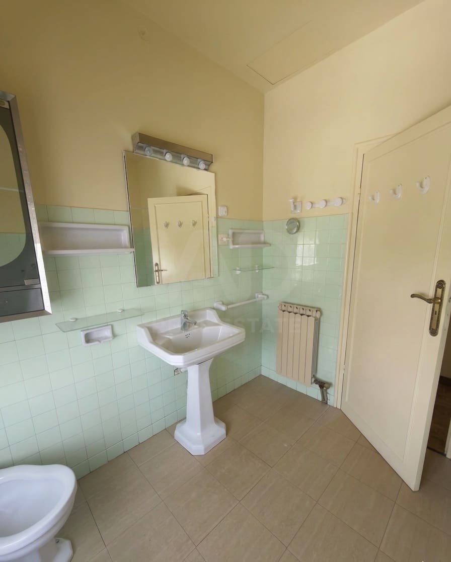 6 Zimmer Haus zu verkaufen in Leon Stadt mit Garage - 139.900 € (Ref: 9991413)