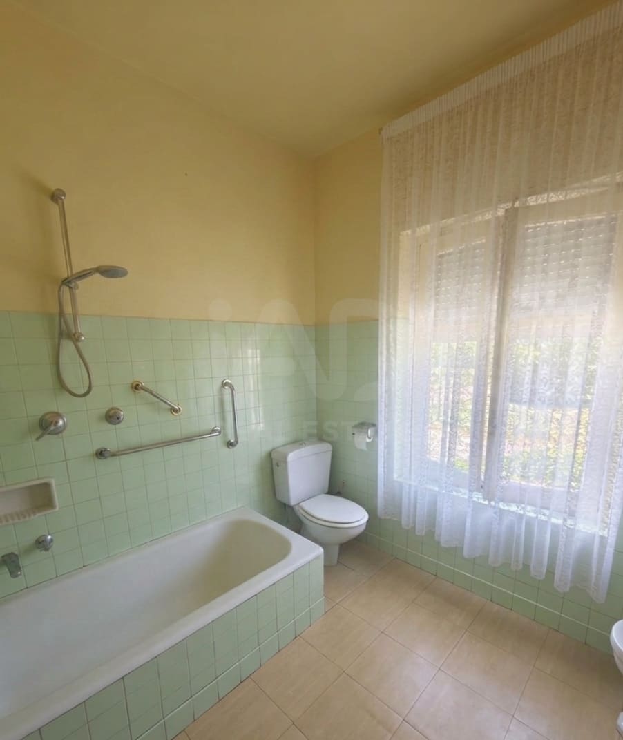 6 Zimmer Haus zu verkaufen in Leon Stadt mit Garage - 139.900 € (Ref: 9991413)