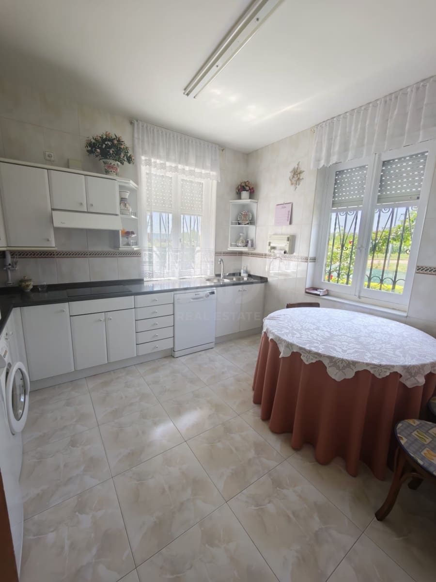 6 Zimmer Haus zu verkaufen in Leon Stadt mit Garage - 139.900 € (Ref: 9991413)