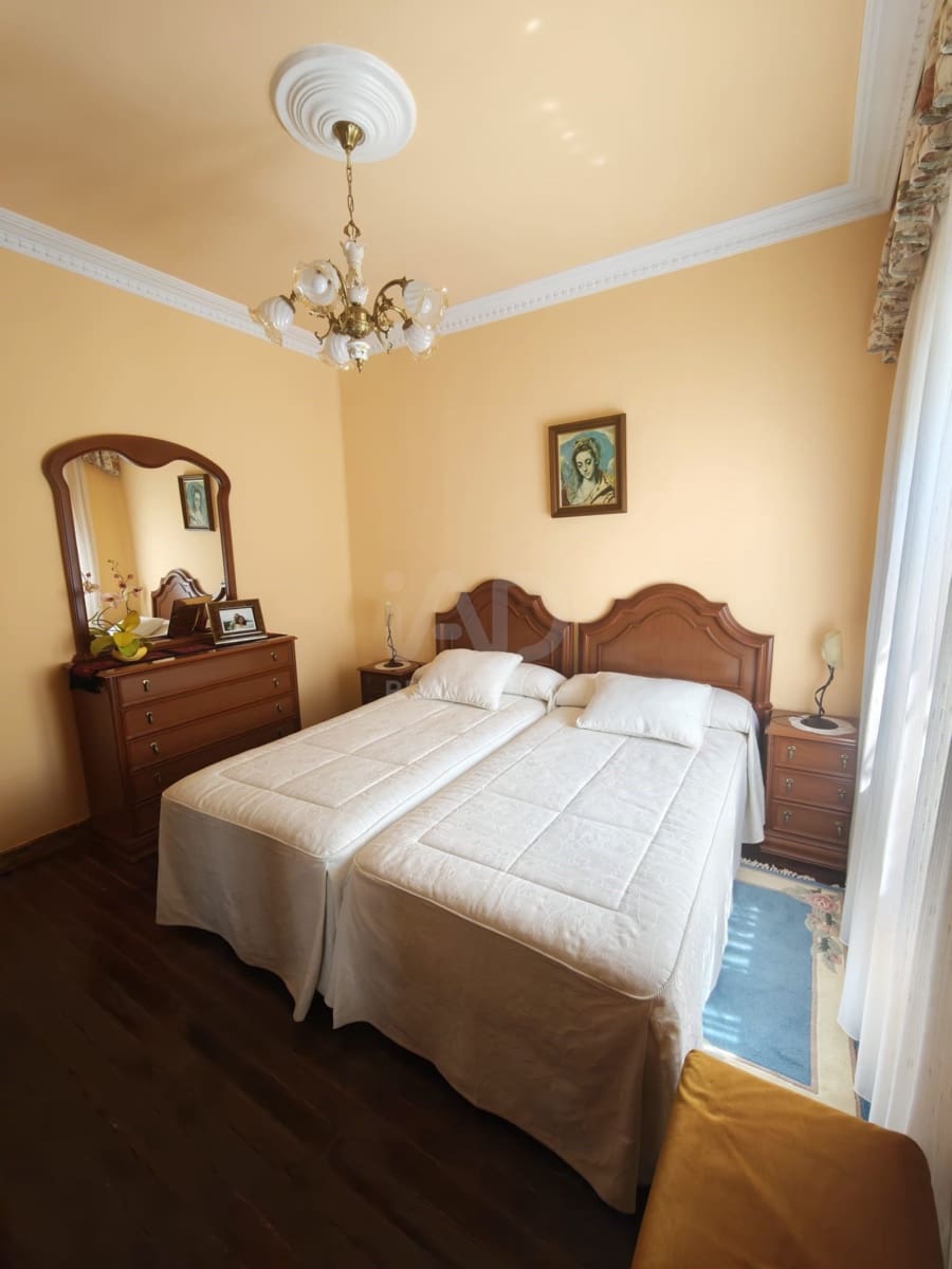 6 Zimmer Haus zu verkaufen in Leon Stadt mit Garage - 139.900 € (Ref: 9991413)