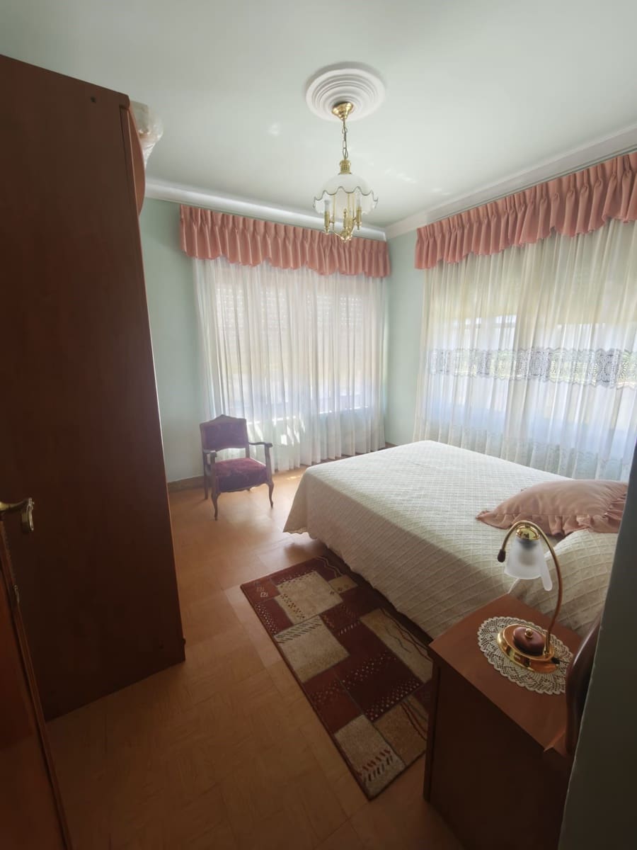6 Zimmer Haus zu verkaufen in Leon Stadt mit Garage - 139.900 € (Ref: 9991413)