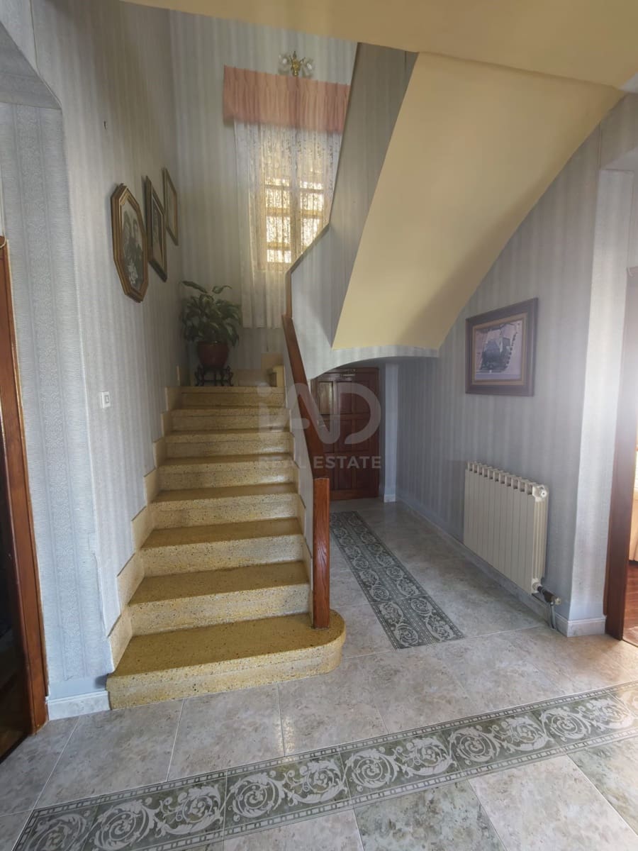 6 Zimmer Haus zu verkaufen in Leon Stadt mit Garage - 139.900 € (Ref: 9991413)