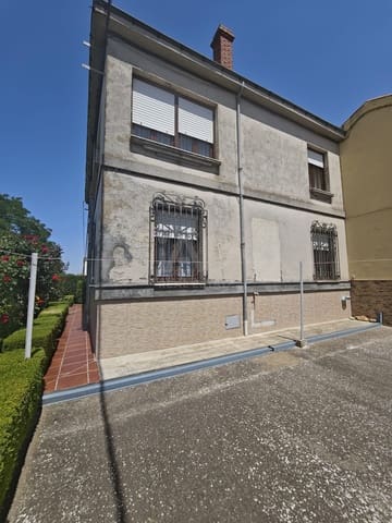 6 Zimmer Haus zu verkaufen in León Stadt mit Garage - 139.900 € (Ref: 9991413)