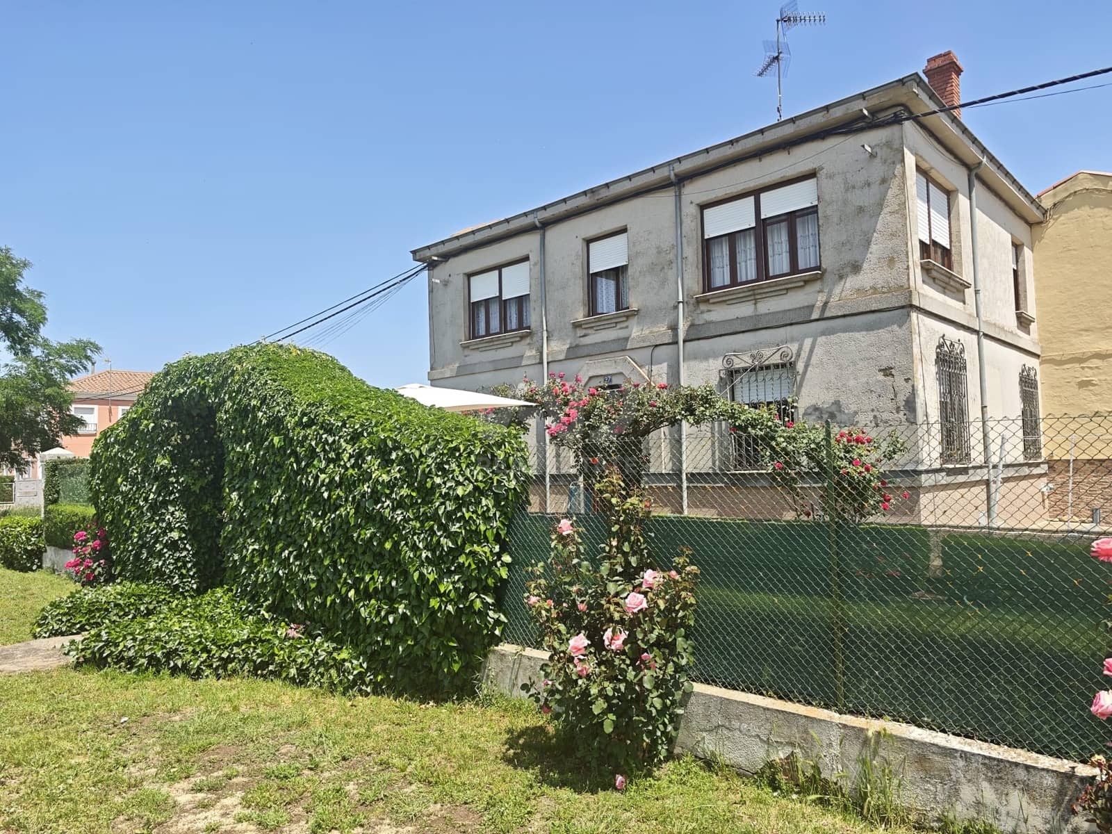 6 Zimmer Haus zu verkaufen in Leon Stadt mit Garage - 139.900 € (Ref: 9991413)