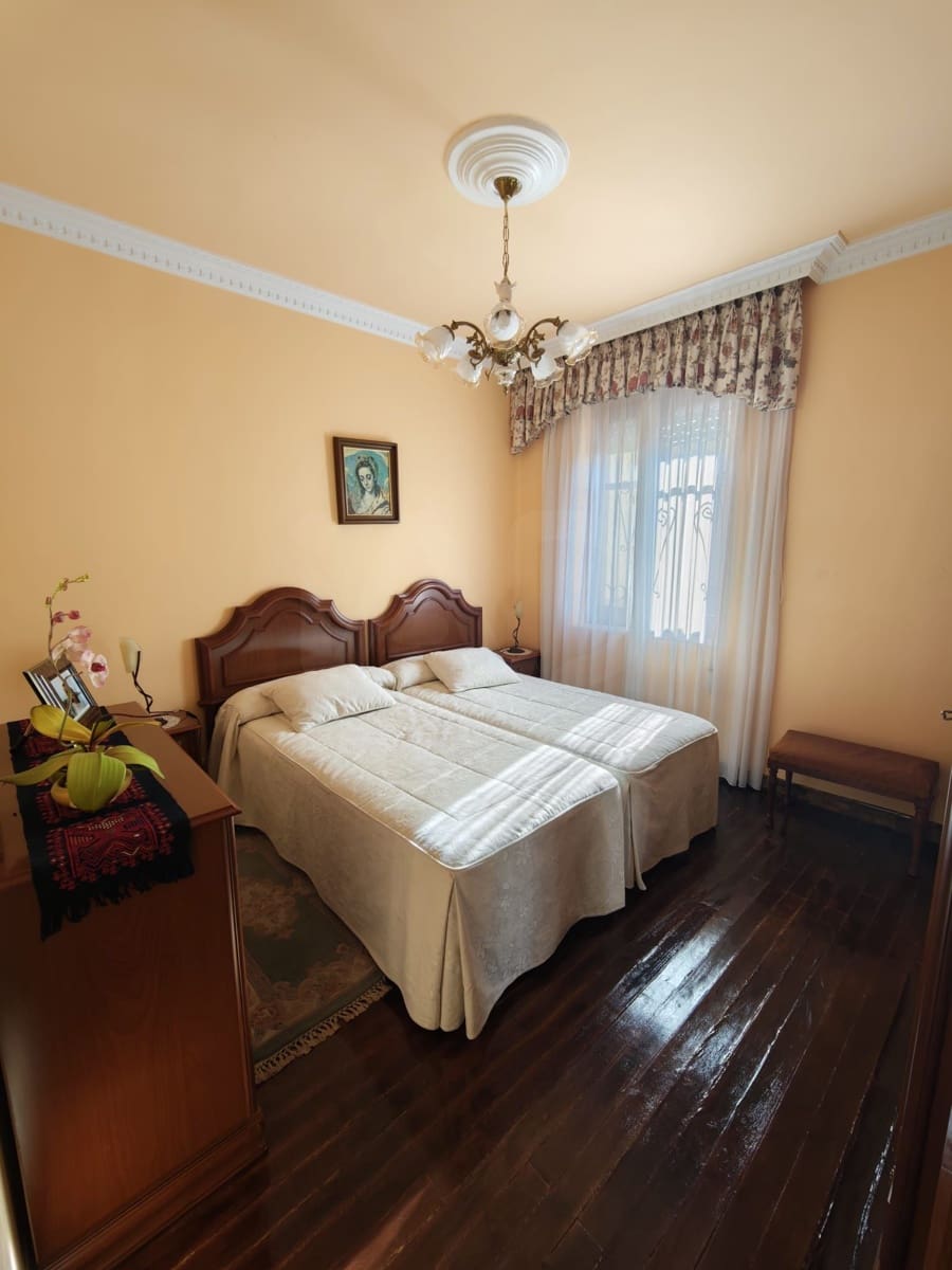 6 sypialnia Dom na sprzedaż w Urdiales del Paramo z garażem - 139 900 € (Ref: 9991413)