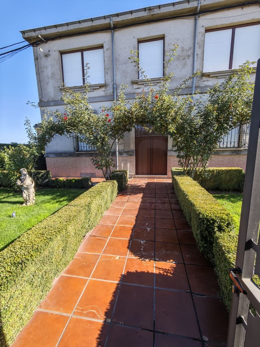 6 sypialnia Dom na sprzedaż w Urdiales del Paramo z garażem - 139 900 € (Ref: 9991413)
