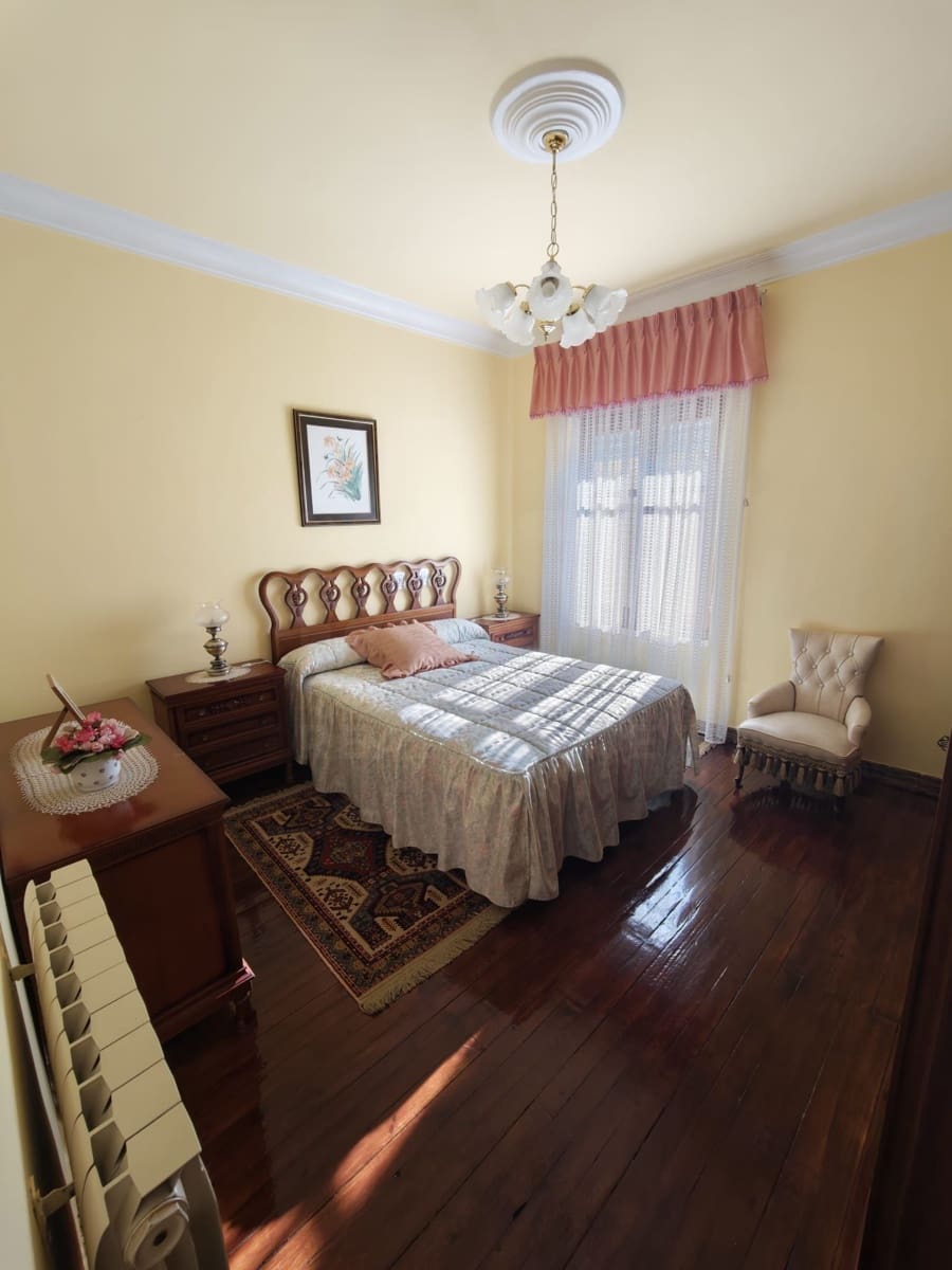 6 sypialnia Dom na sprzedaż w Urdiales del Paramo z garażem - 139 900 € (Ref: 9991413)