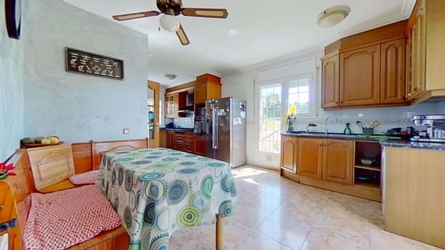 5 soverom Villa til salgs i El Vendrell med svømmebasseng garasje - € 390 000 (Ref: 9991415)