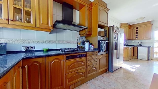 5 soverom Villa til salgs i El Vendrell med svømmebasseng garasje - € 390 000 (Ref: 9991415)