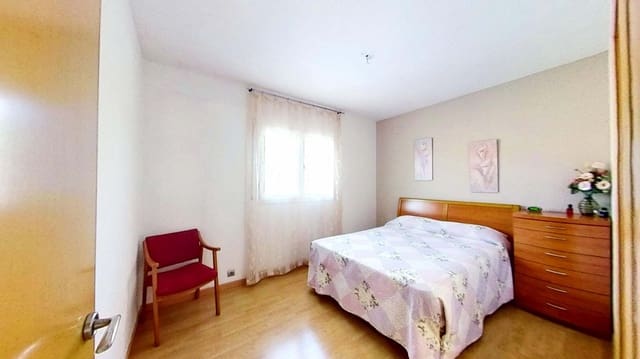 4 sovrum Hus till salu i Tarragona stad med pool garage - 399 000 € (Ref: 9991423)