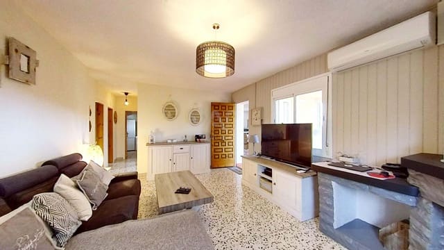 4 soverom Hus til salgs i Tarragona by med svømmebasseng garasje - € 250 000 (Ref: 9991428)