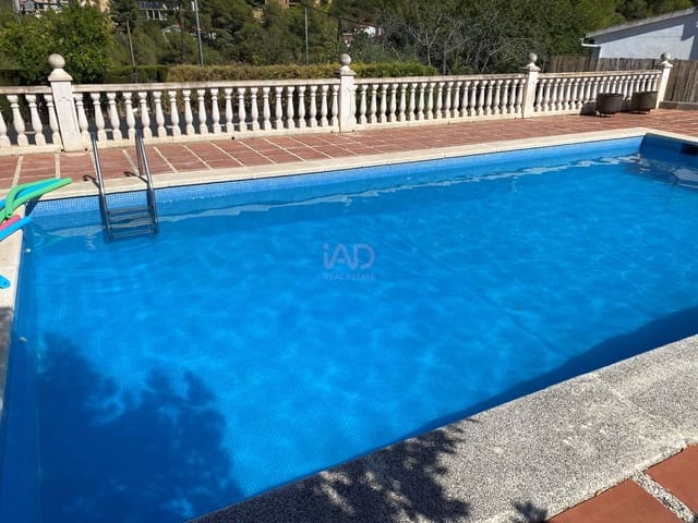 4 soverom Hus til salgs i Tarragona by med svømmebasseng garasje - € 250 000 (Ref: 9991428)