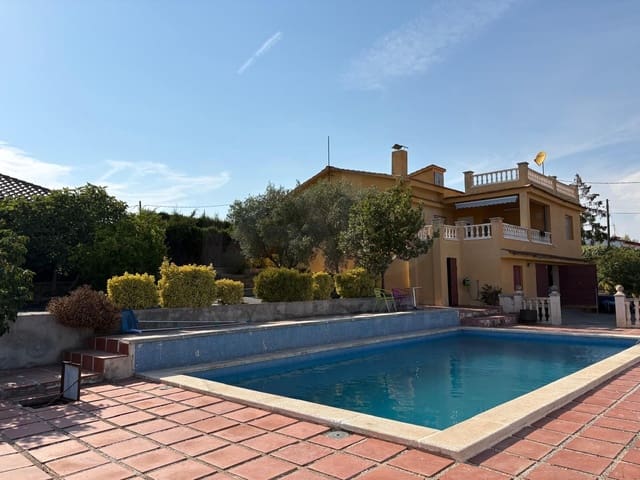 4 bedroom Townhouse for sale in La Bisbal del Penedès with pool garage - € 250,000 (Ref: 9991428)