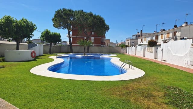 3 soverom Rekkehus til salgs i Tarragona by med svømmebasseng - € 230 000 (Ref: 9991436)