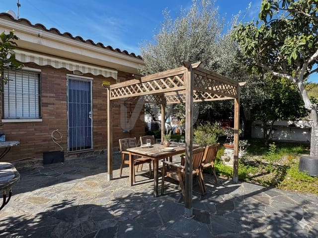 3 soveværelse Villa til salg i Sitges med garage - € 667.000 (Ref: 9991437)