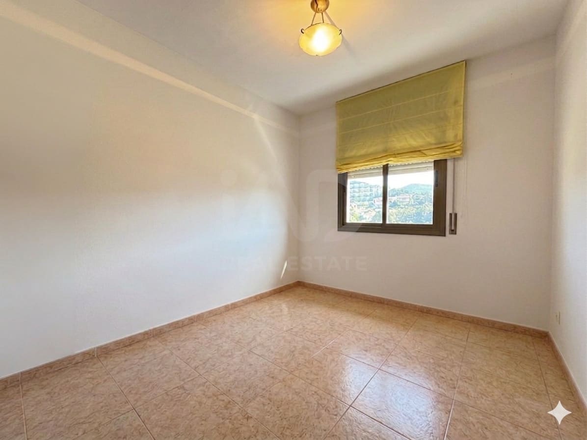 3 bedroom Villa for sale in Barcelona city with garage - € 667,000 (Ref: 9991437)